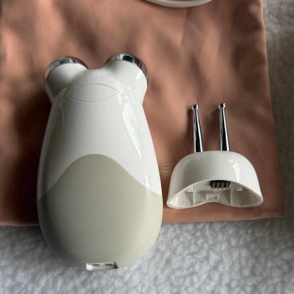 NUFACE TRINITY + ELE SET+ Pink Pouch and Gel Primer - Picture 6 of 16